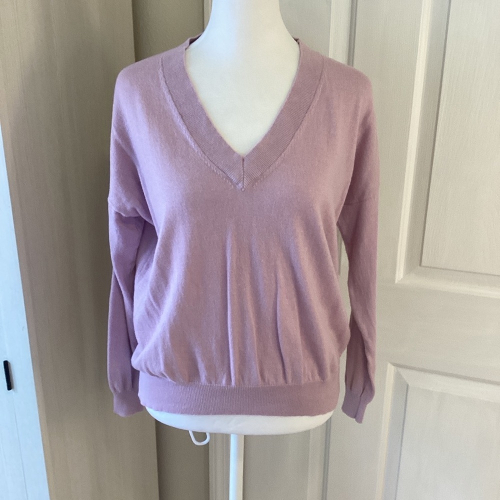 POPSUGAR V-Neck Sweater in Soft Lavender Sz S